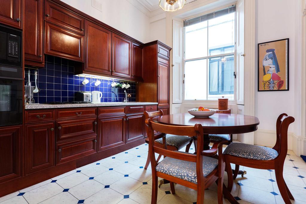 Veeve - Queen'S Gardens Flat 런던 객실 사진
